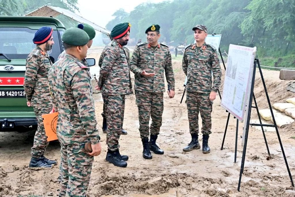 Lt Gen Manjinder Singh Reviews Hisar Military Station’s Tactical Training and Green Initiatives