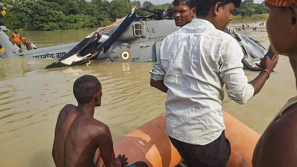 IAF Helicopter Makes Emergency Landing in Bihar; Locals Save the Crew