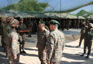 Lt Gen M.V. Suchindra Kumar Reviews Operational Readiness in Akhnoor Sector